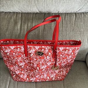 Kate Spade sangria emer large tote with zipper closure gently used 11 1/2 x18